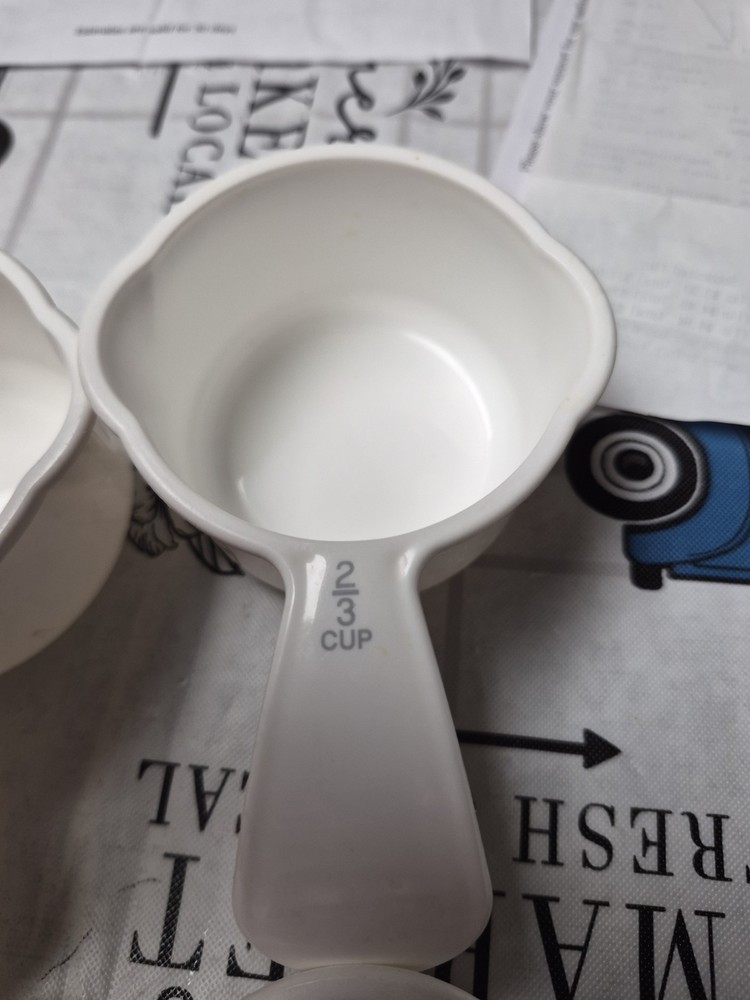 Set of 6 Tupperware Measuring Cups Stackable Curved Handle Double Spouts White
