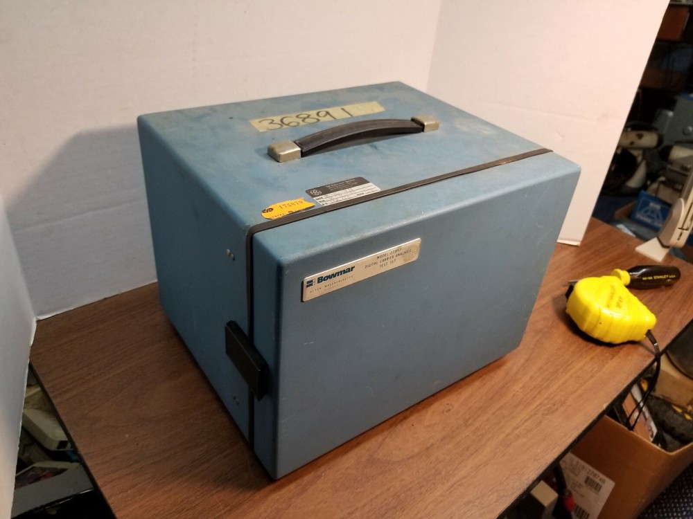 DIGITAL Circuit CARRIER ANALYSIS BOWMAR MODEL 273A TEST SET- Powers On
