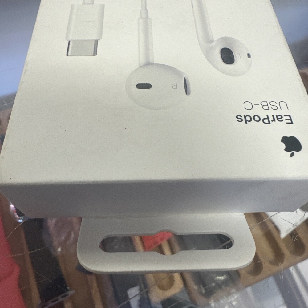 Genuine Apple EarPods (USB-C) White. Sealed in Box.