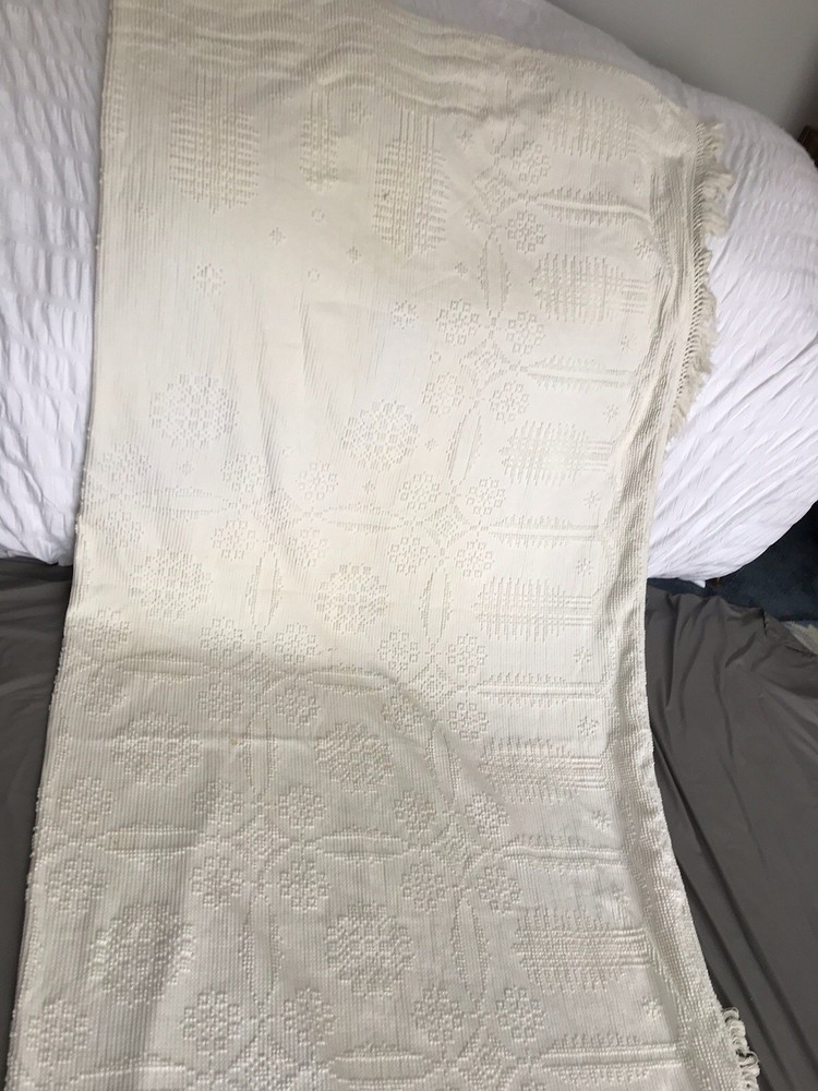 Bates Chenille Bed Spread With Fringe 90x110”