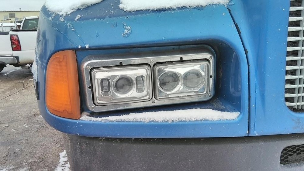 For 2006 KENWORTH T600B HEADLIGHT Right ,  OH
