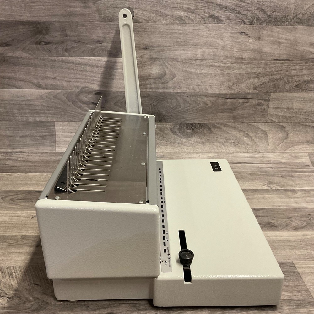 GBC CombBind C150 Heavy Duty Comb Binding Machine - EXCELLENT Condition