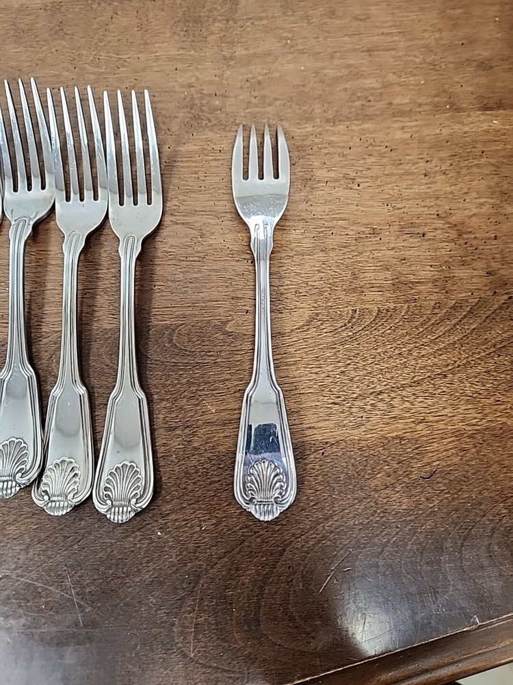 NEVER IN USE ESTIA KOREA SHELL TABLE FORK SET OF EIGHT