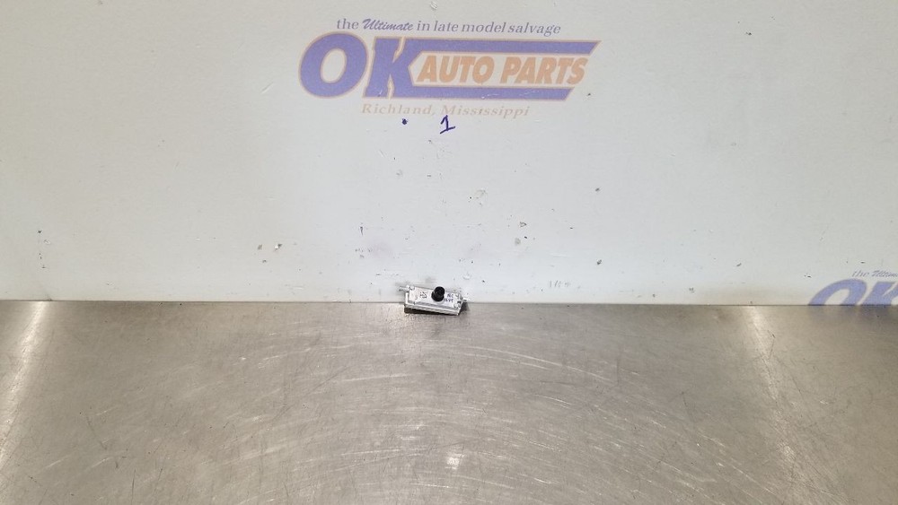 25 DODGE RAM 1500 FRONT FACING CAMERA WINDSHIELD MOUNTED 68567267AA
