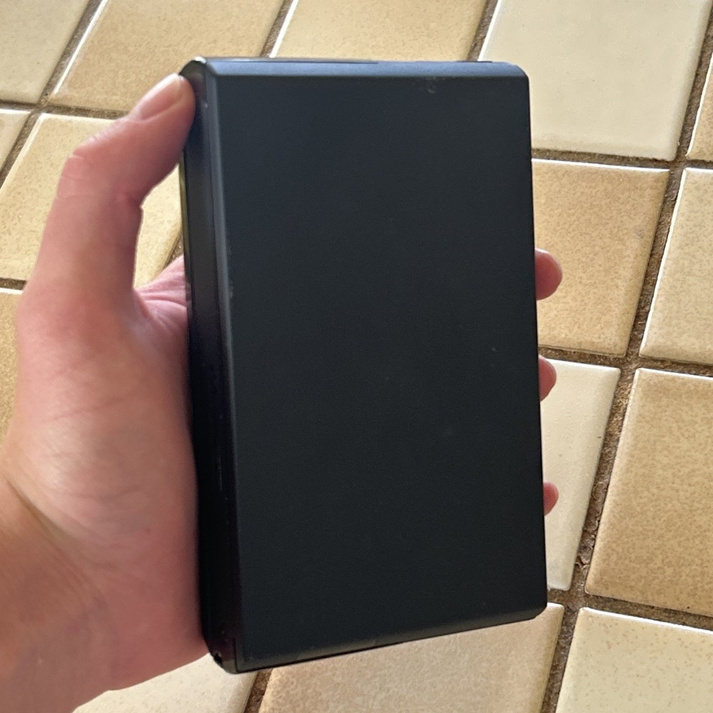 OQO Model 02 UMPC Mini PC – Working with Cables (READ)