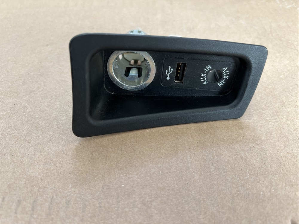 BMW E81/E82/E87/E88 04-13 USB AUX-IN 9 237 659