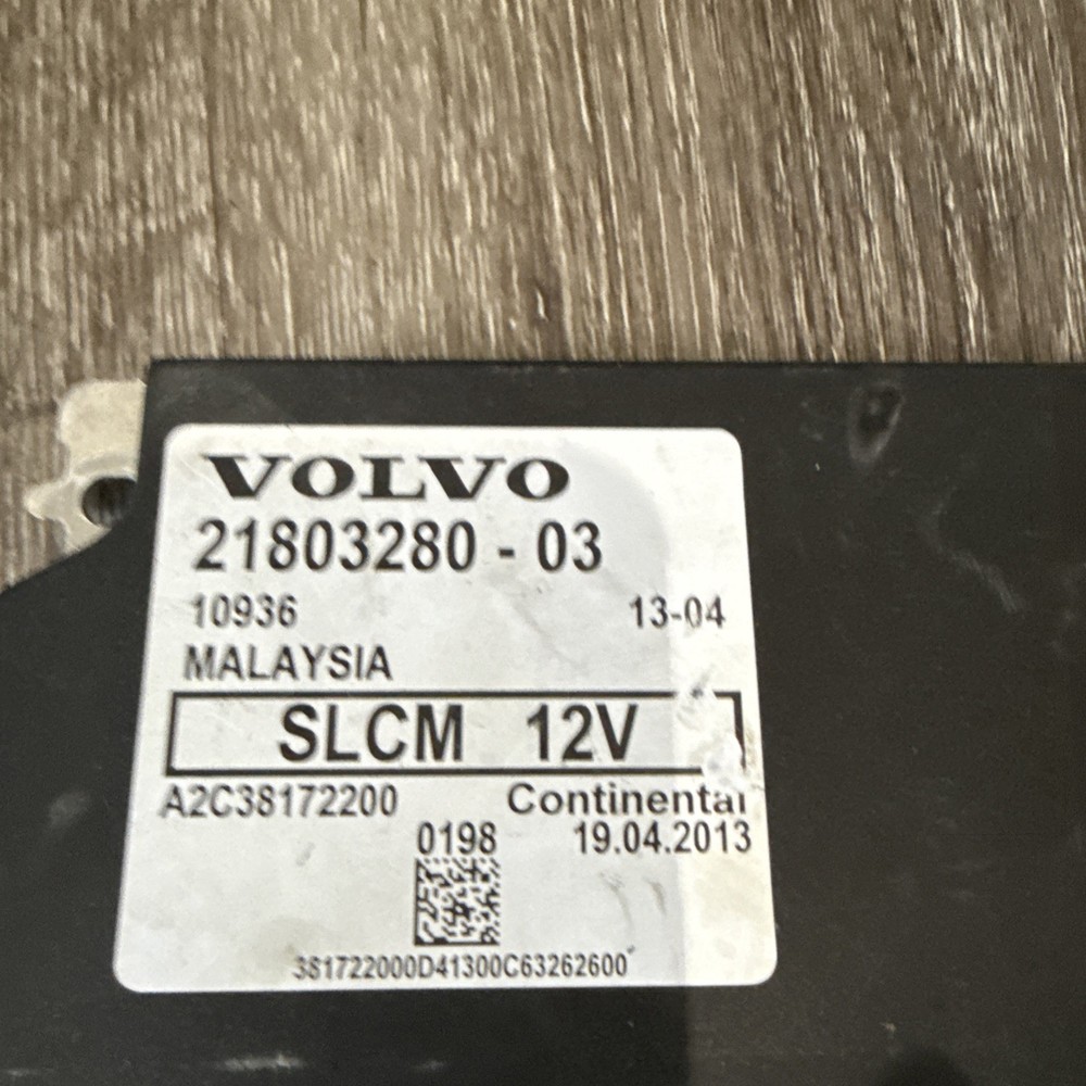 Volvo VNL Light Control Module - P/N: 21803280-03