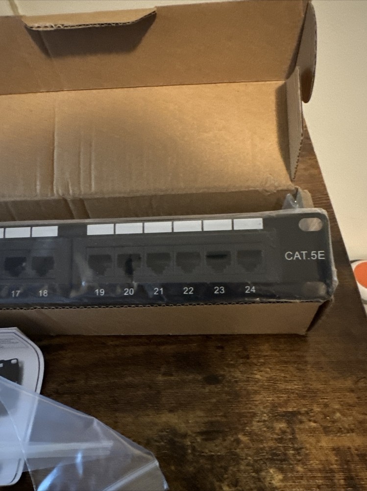 24 Port CAT5e Ethernet Network RackMount Patch Panel - Intellinet 513555