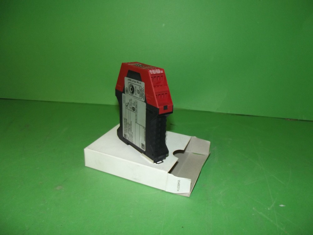 Scheider Electric Preventa - Safety Relay XPSAF5130 Module for emergency stop