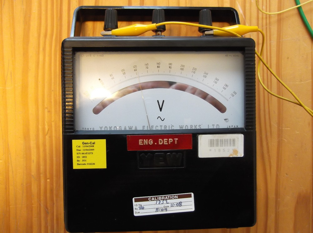 YOKOGAWA 2013 AC VOLTMETER 150/300VAC MIRROR SCALE