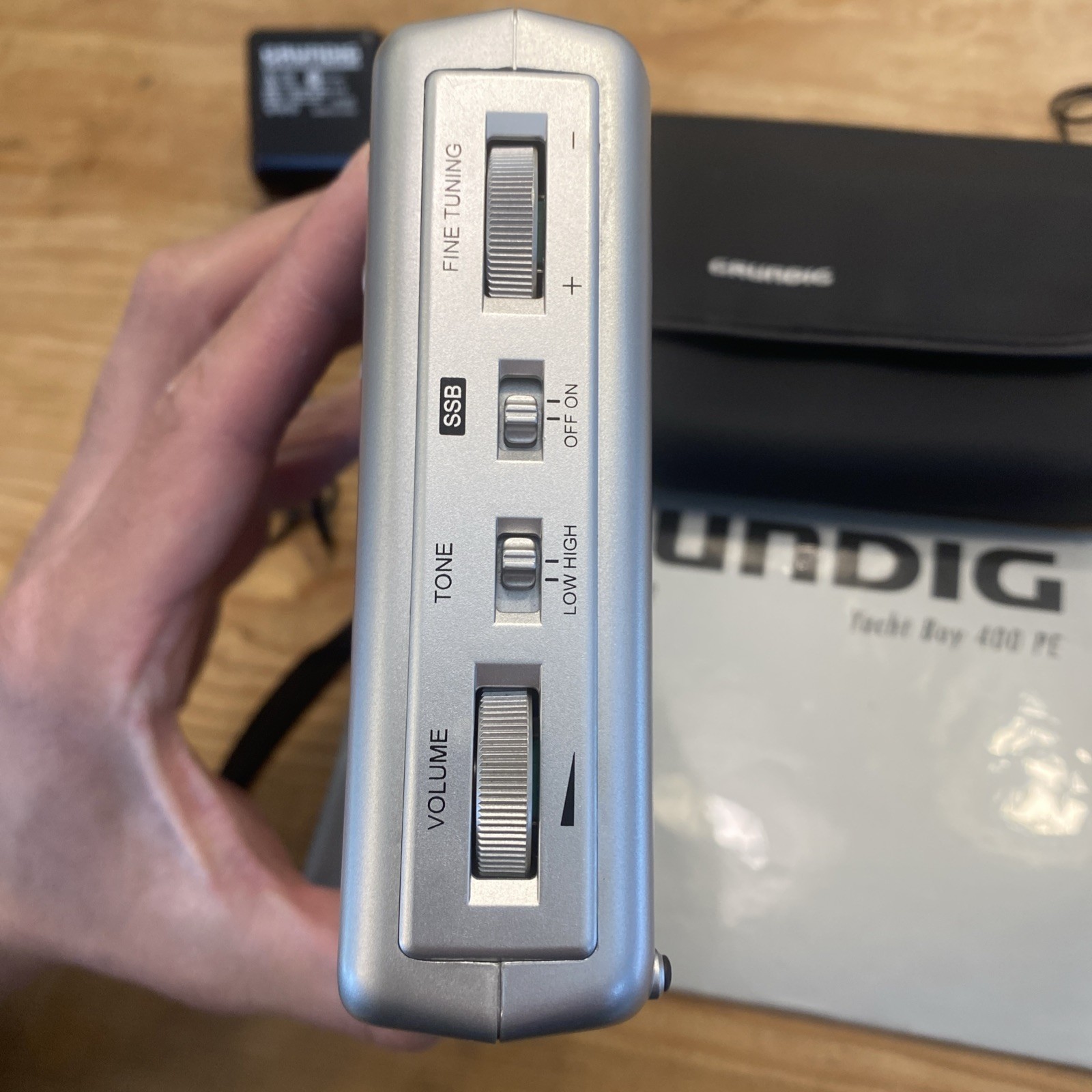 Grundig YB 400 PE World Receiver Radio w Box Case Manual AC Adapter Works