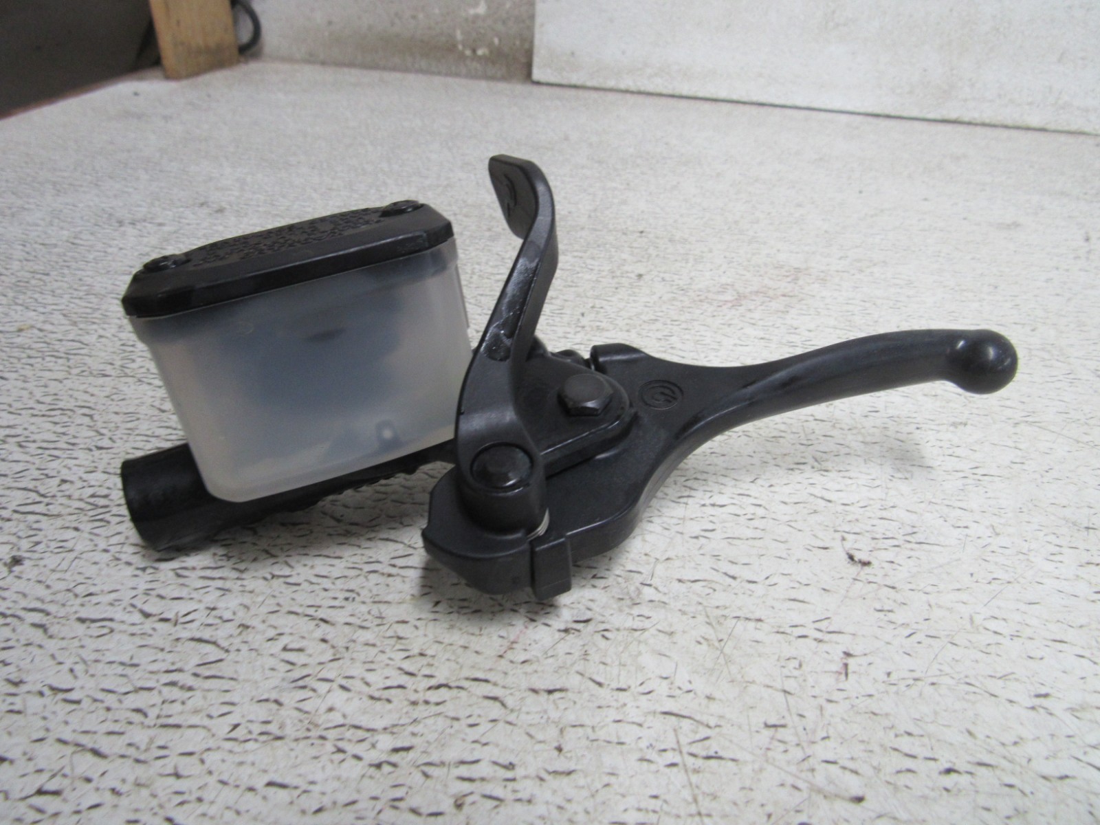 22 SKI DOO SKANDIC SWT 900 ACE BRAKE MASTER CYLINDER PERCH LEVER OEM #0509