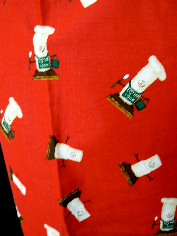 NWOT RED PRINT PATTERN KITCHEN APRON, 100%COTTON