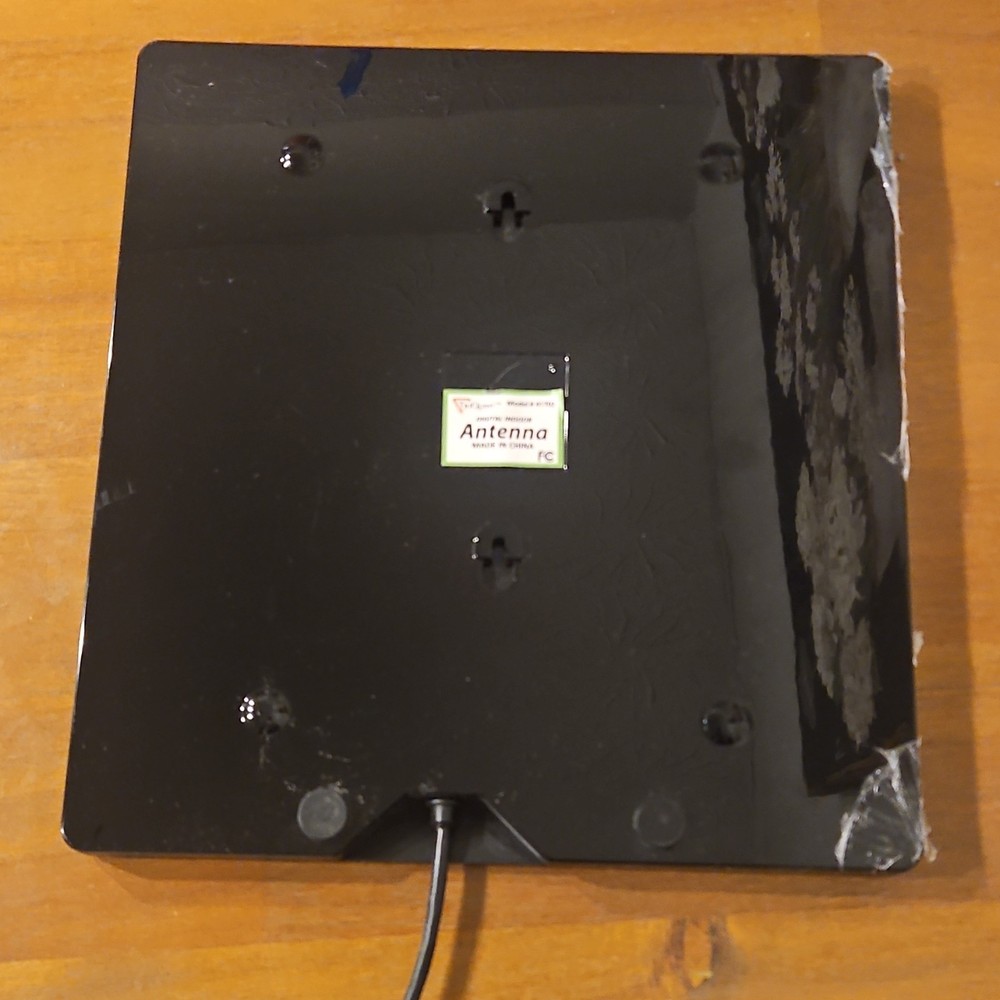Flat Panel Black Square TV Antenna Model Plastic Material with Coaxial Cable