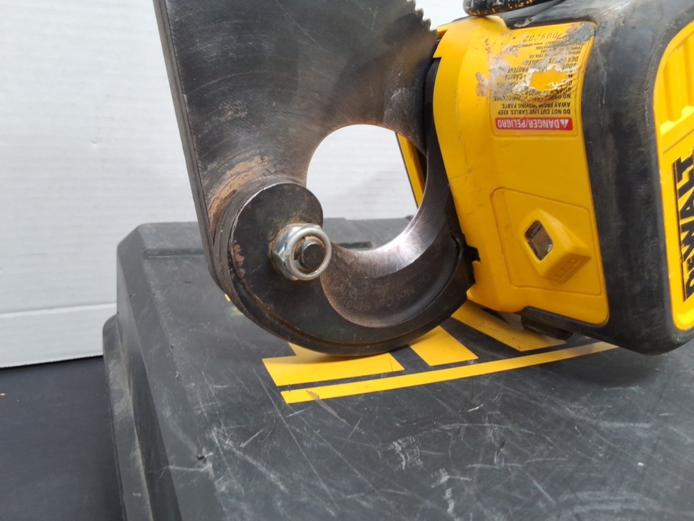 DEWALT DCE150 20V MAX Cordless Cable Cutting Tool [TOOL-ONLY]