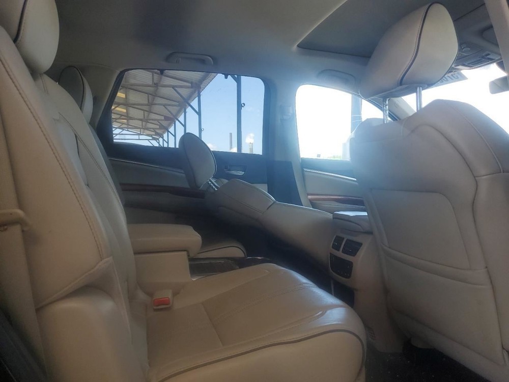 MDX 2017 Glove Box 4694809