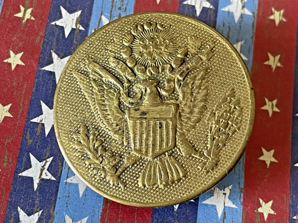 Authentic WWI U.S. Army Enlisted Cap / Uniform Hat Badge Eagle Shield Seal