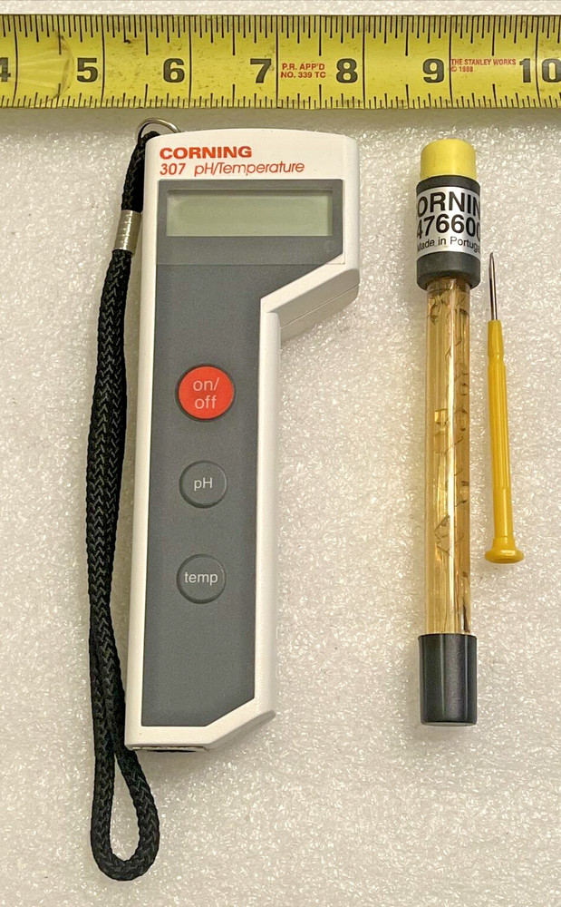 Corning 307 Portable pH / Temperature Meter with 476600