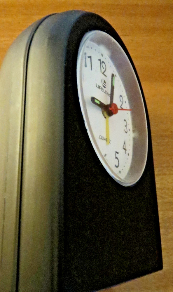 Desk, Mantel, Shelf, Quartz Clock in Perfect Condition Includes AA Battery