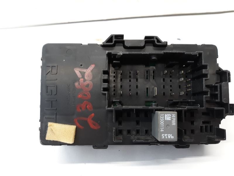 17 SILVERADO RIGHT SIDE CABIN FUSE BOX