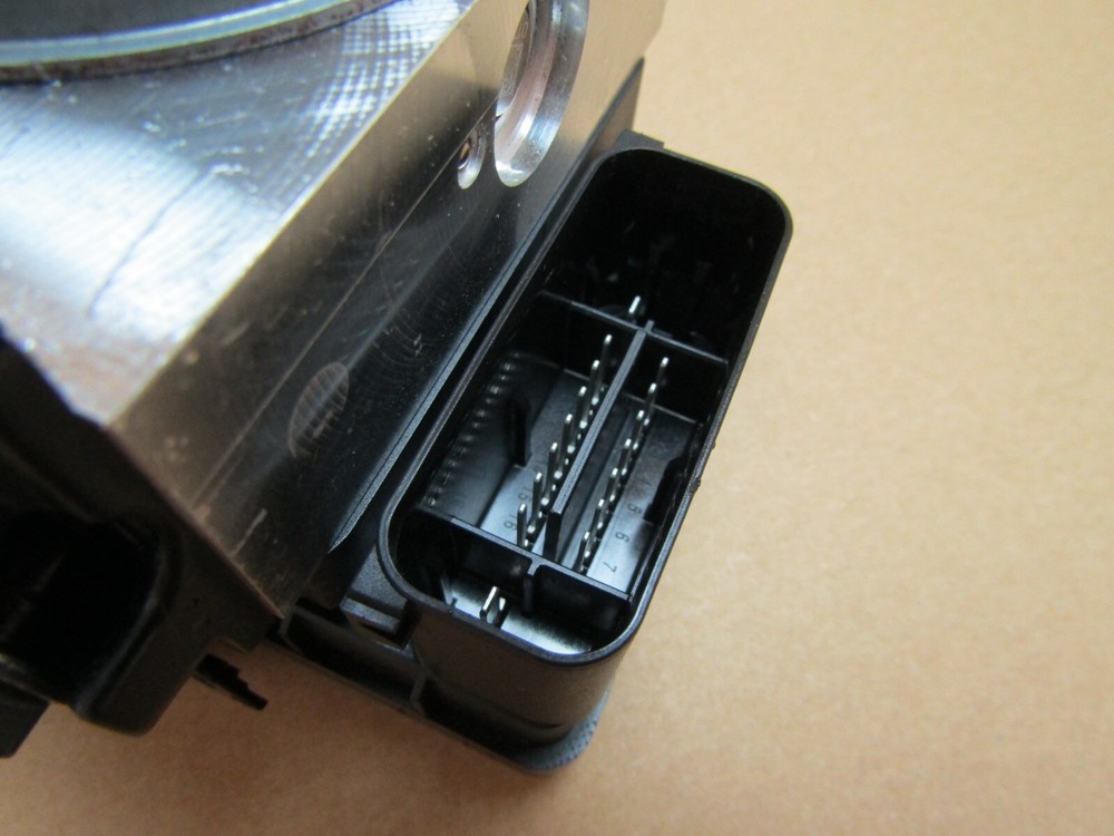 Triumph Rocket 3 GT 2021 ABS pump control unit module (9536)