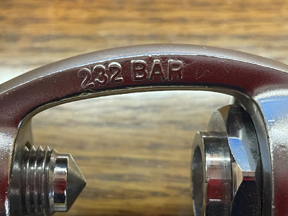 SCUBA VALVE
