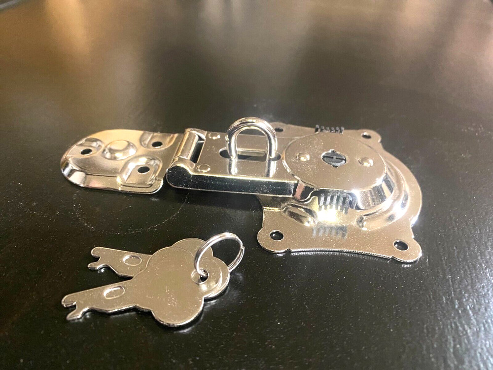 Steamer Trunk Center Lock with Quick Release Button Medium size with keys