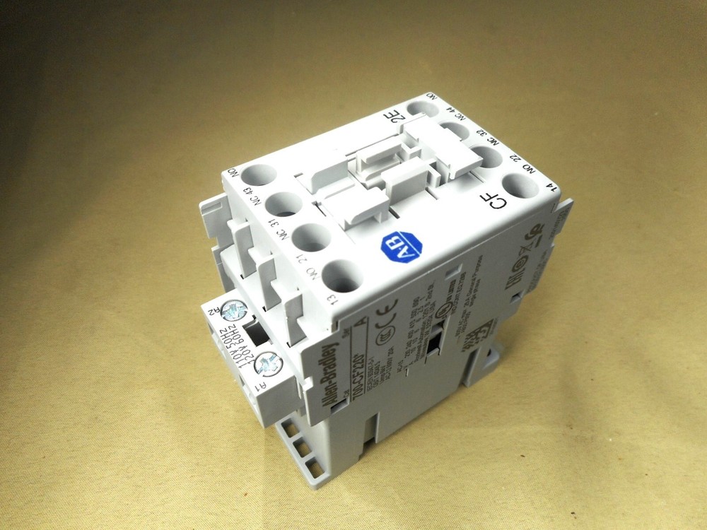 Allen Bradley 700-CF220D control relay (NIB)