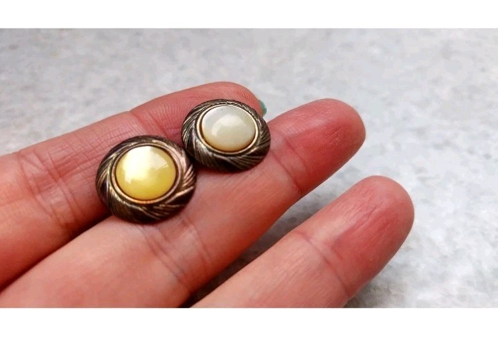 Vintage classic earrings