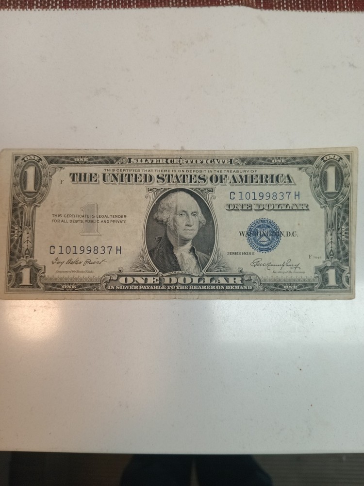 A RARE ERROR SILVER CERTIFICATE 1935 E  With Out  The In God We Trust .