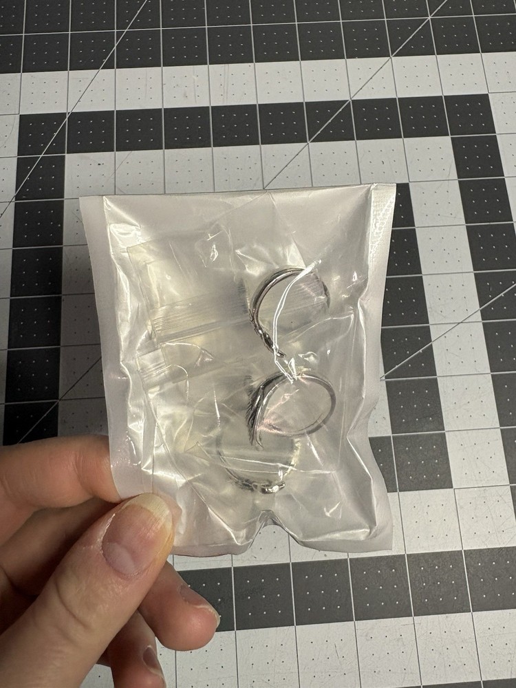 SwanLoop: Adjustable Knitting Loop Ring Set - Enhance Your Knitting Speed with S