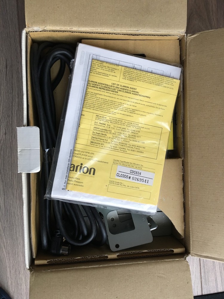 Clarion CDC634 Auto 6 CD Disk Changer. Complete Kit in Original Box