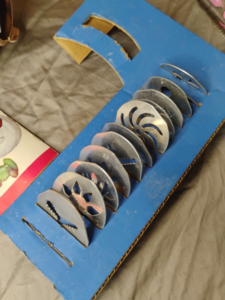 Vintage Mirro Cookie