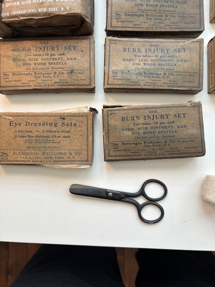 Original WWII US Army 24-Unit Motor Vehicle First Aid Kit - Item 97771 -Complete