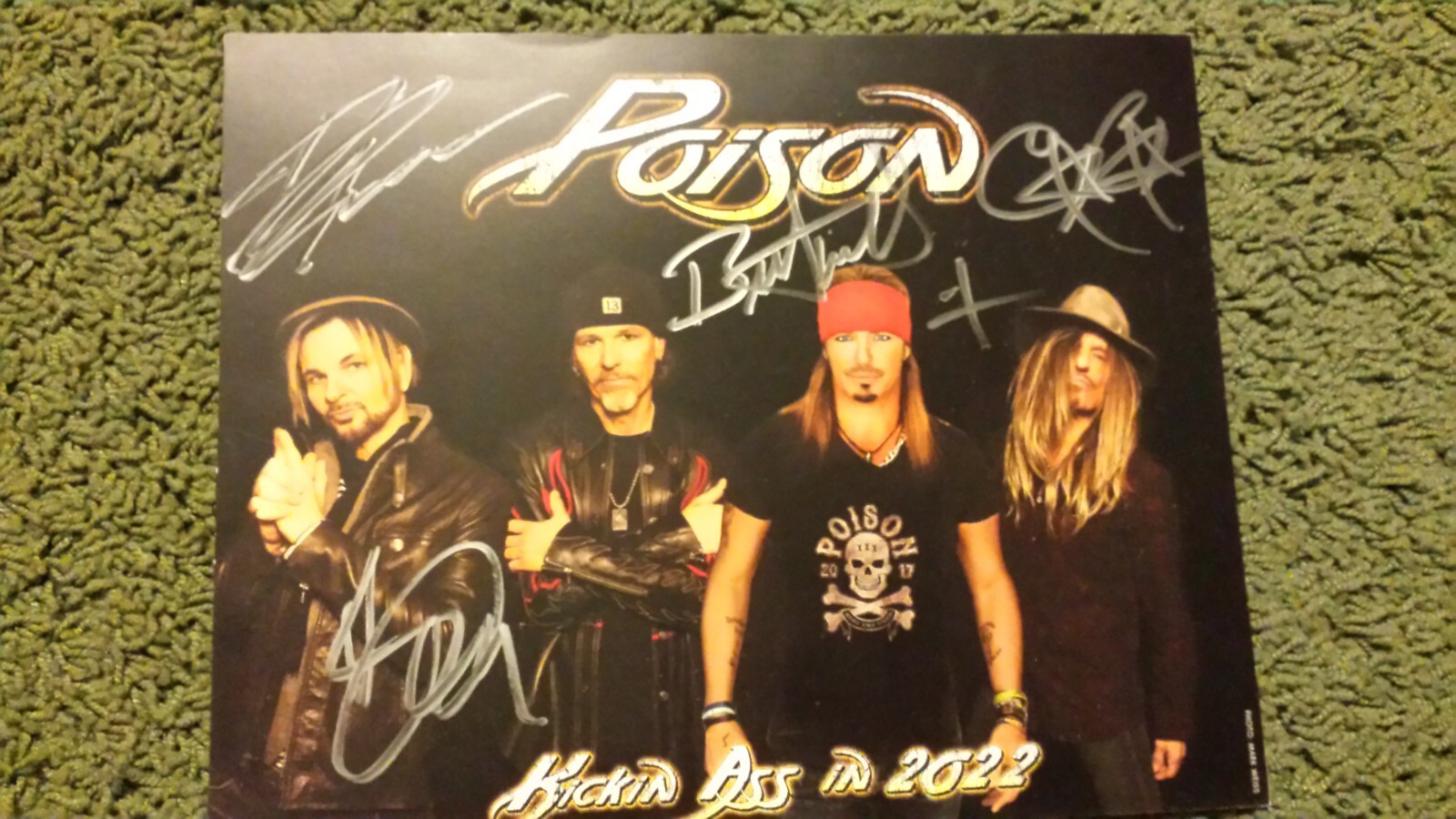 POISON 2022 TOUR BAND SIGNED AUTOGRAPHED PHOTO BRET MICHAELS CC PASS GUITAR PICK