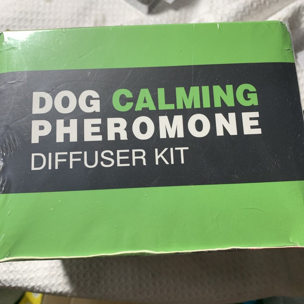 Dog Calming Pheromone Diffuser Kit for Dog Anxiety / 2 Diffusers & 4 Refills ￼