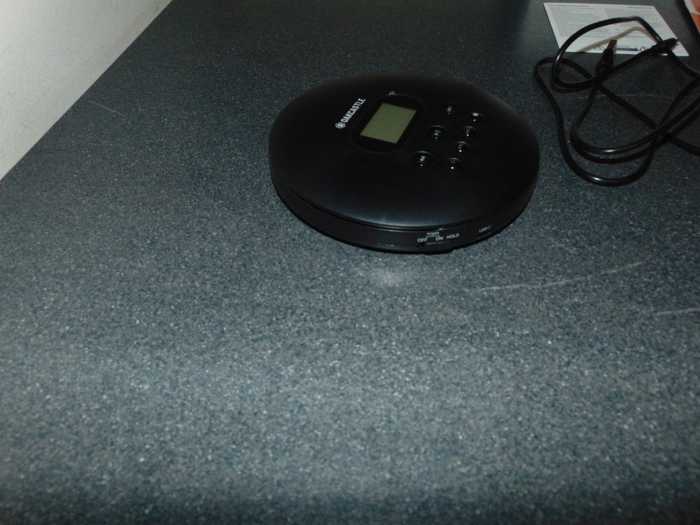 OAKCASTLE Majority CD100 Portable Bluetooth CD Player W/ Accs. BOXED - VGC