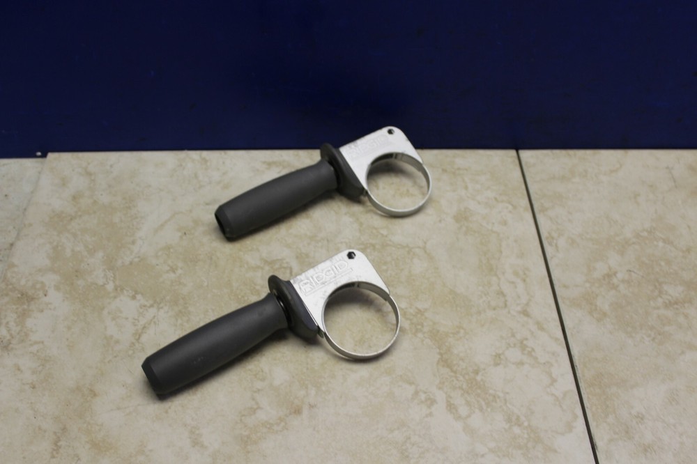 Ridgid 2.5" Pipe Wrench Pipe Holder *2 for 1*