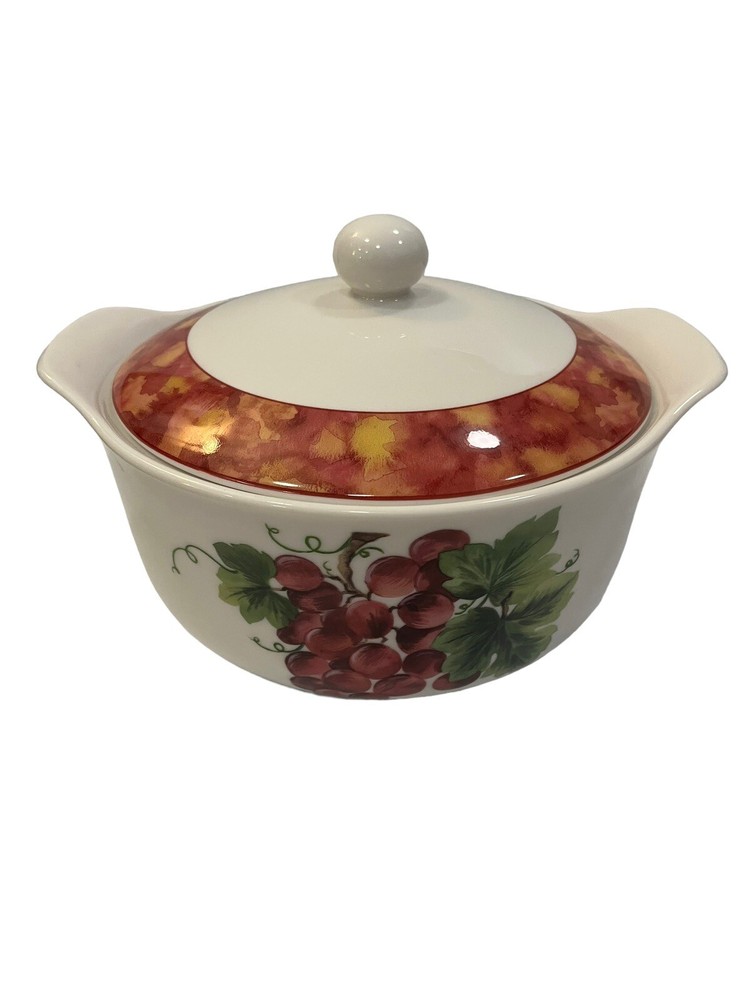 3 Quart Round Covered Casserole Vintage Grape (Rust Sponge Border) NWT