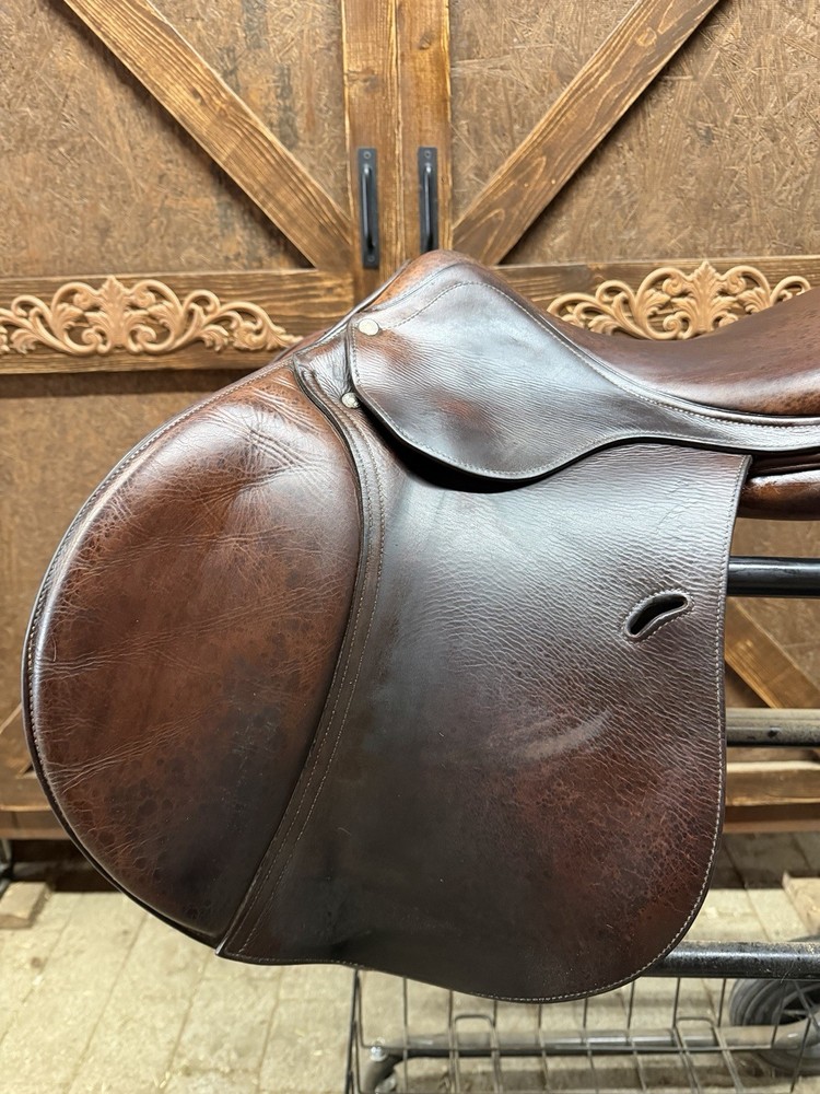 Antares Evolution Close Contact Jump Saddle 17" MW