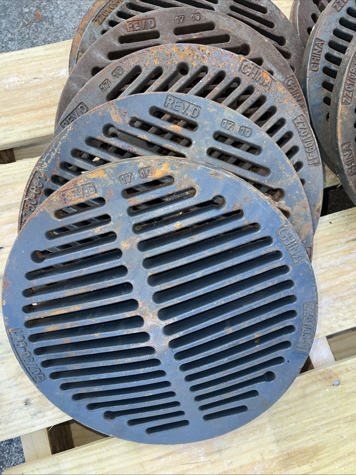 Advanced Drainage Systems Nyloplast Ductile Iron 12" Cast Iron grate .