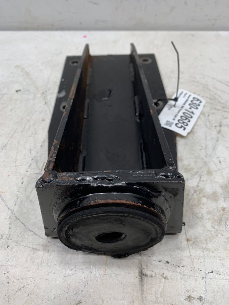 1982 Kenworth W900B Cab Mount (630-10685)