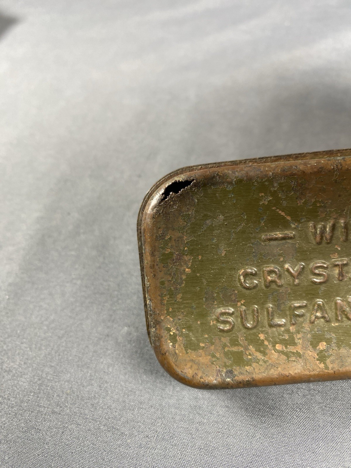 ORIGINAL WWII US ARMY FIRST AID CARLISLE BANDAGE TIN Bauer & Black EMPTY *READ