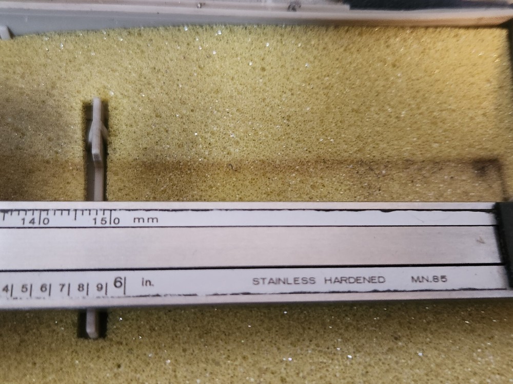 Mitutoyo Analog Dial Caliper 505-637-50 with Case
