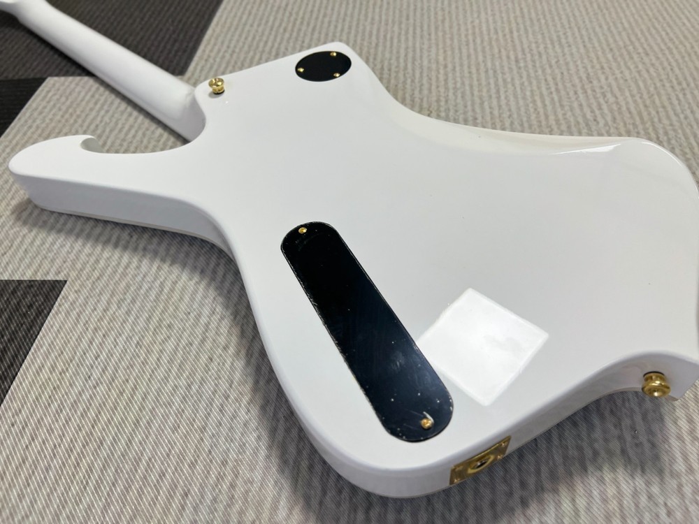 Iceman Electric Guitar Solid Body White with Gold Hardware HH Pickups