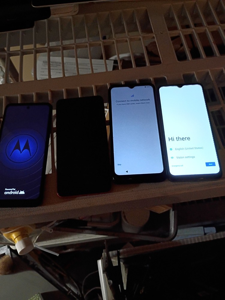 ELECTRONICS LOT IPHONES ANDROIDS IPADS IPODS AND MORE