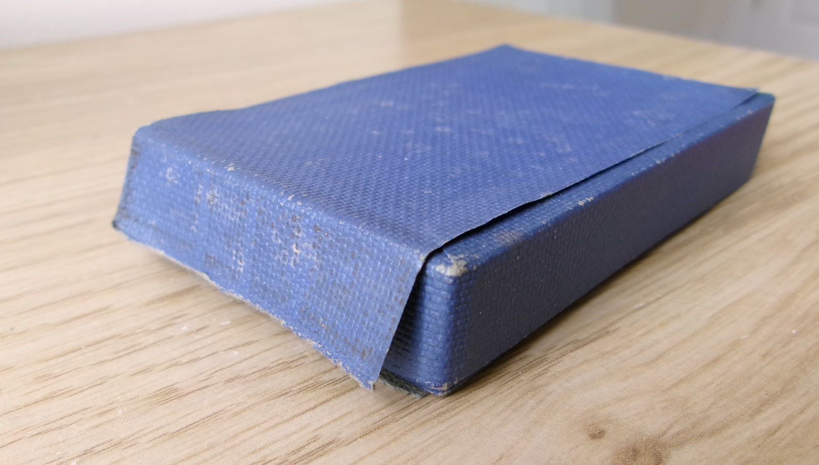 US WW2 Victory Medal in box of issue + ruptured duck badge + ribbon bars