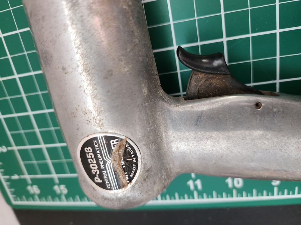 Central Pneumatic Air Impact Hammer p-30258 W/ Extra Attachment Bits