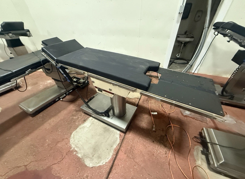 Skytron 6001 Elite Surgical OR Table with Hand Controller