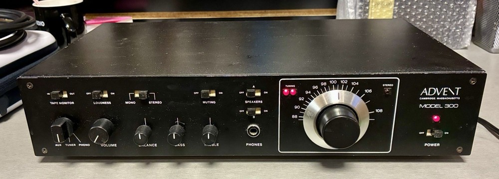 *RARE* Advent Model 300 Stereo Receiver